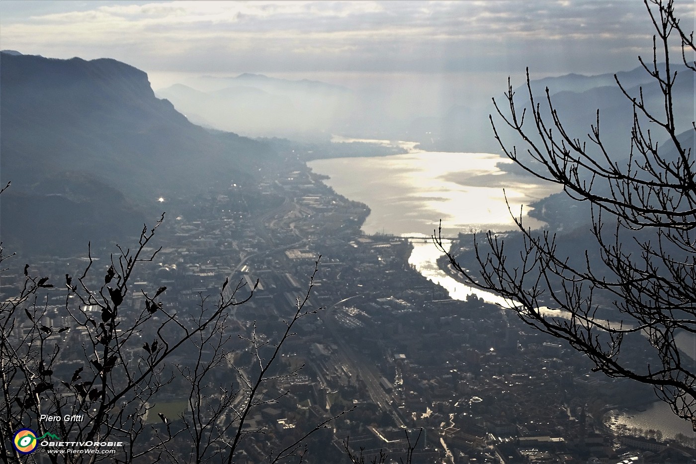 35 Vista su Lecco e il suo lago.JPG